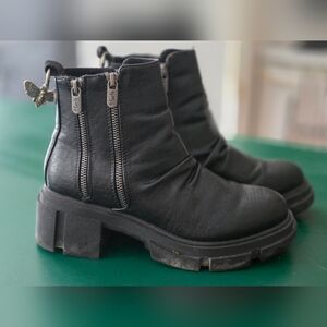 Earth Black Combat Boots with Zipper Detail